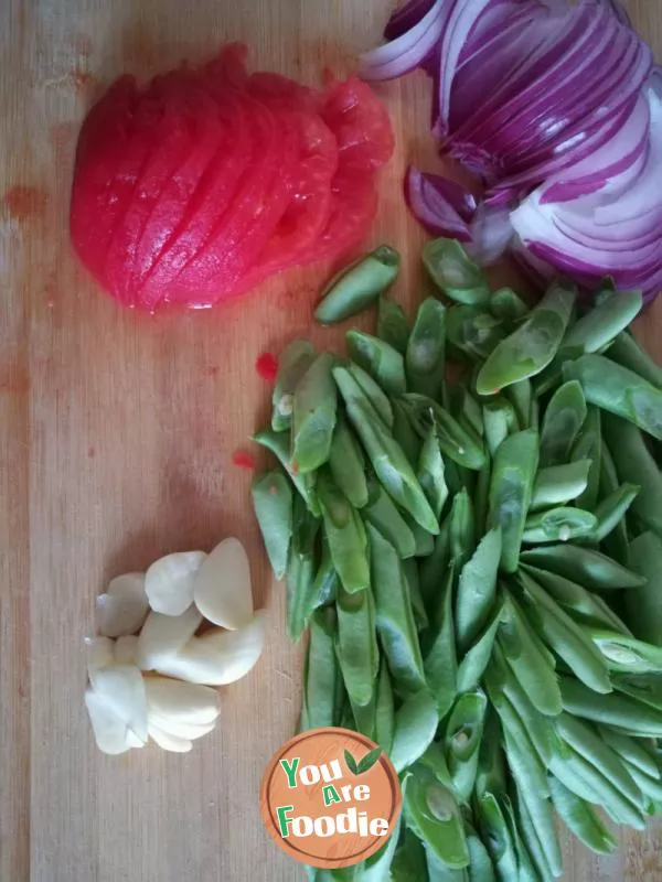 Fried green beans with onions