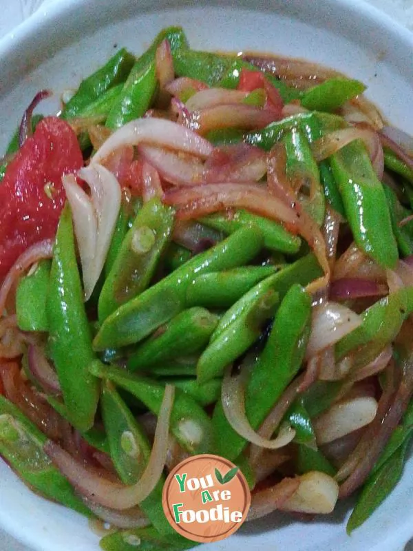 Fried green beans with onions