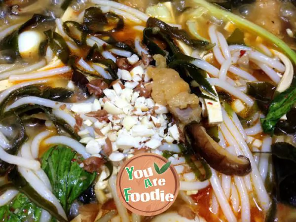 DIY spicy chicken soup rice noodles