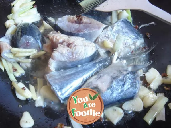 Nutritious and delicious -- [stewed Spanish mackerel]