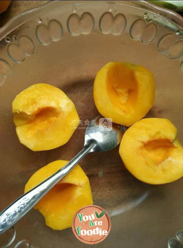 Yellow peach in syrup