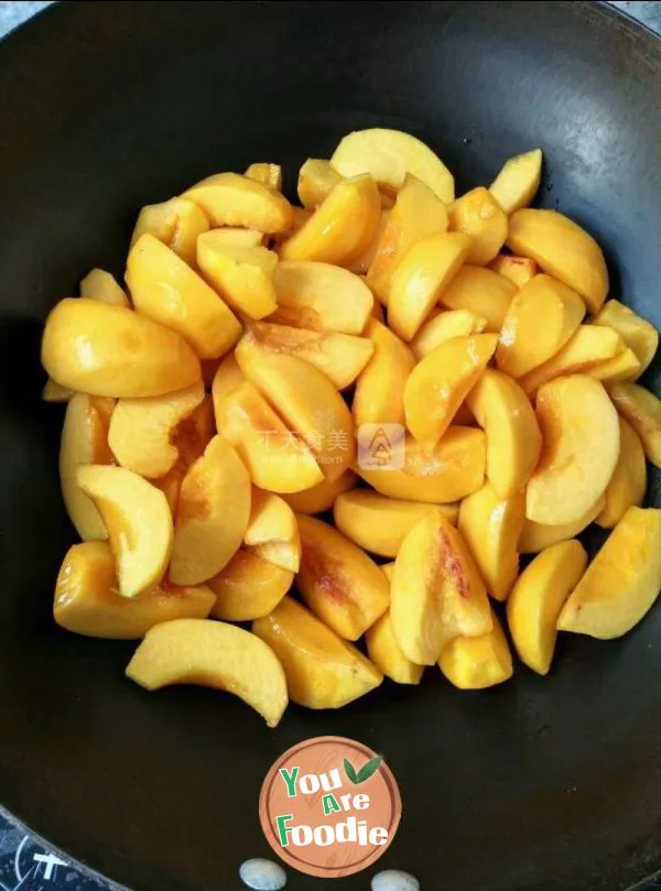 Yellow peach in syrup