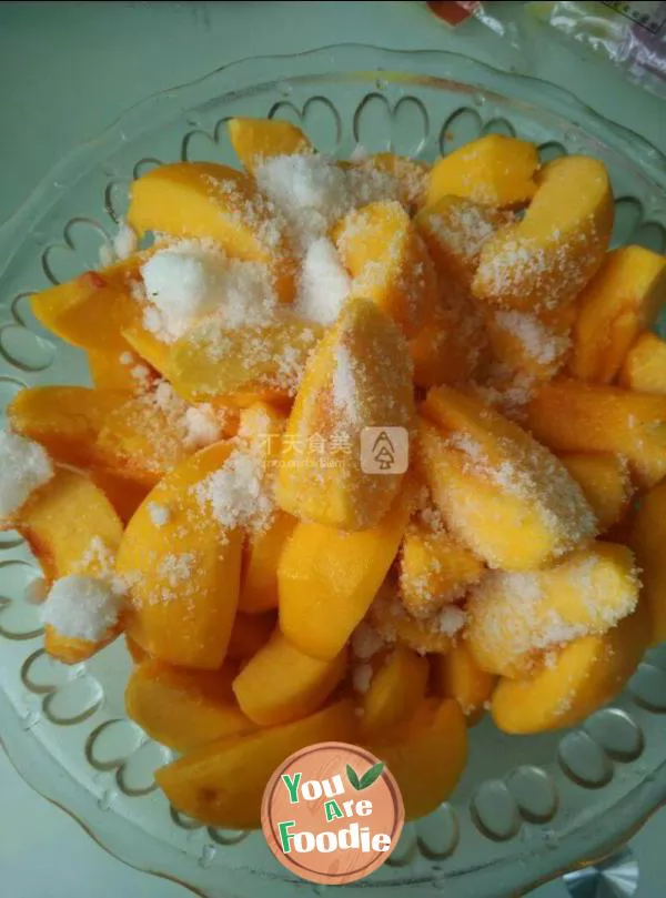 Yellow peach in syrup