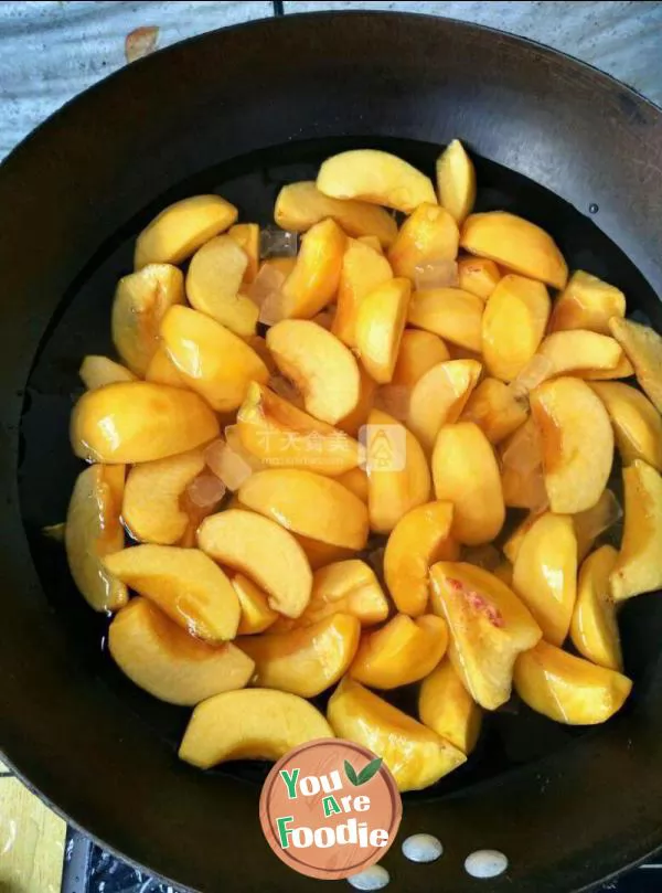 Yellow peach in syrup