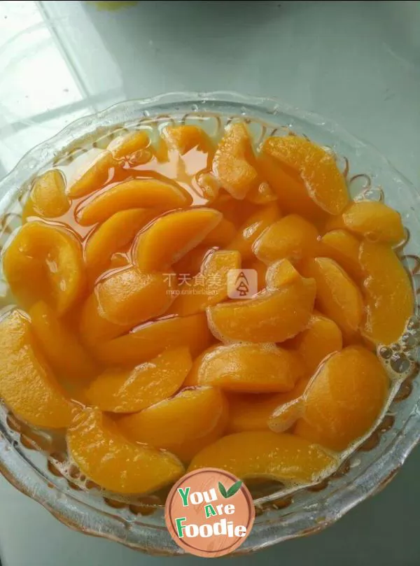 Yellow peach in syrup