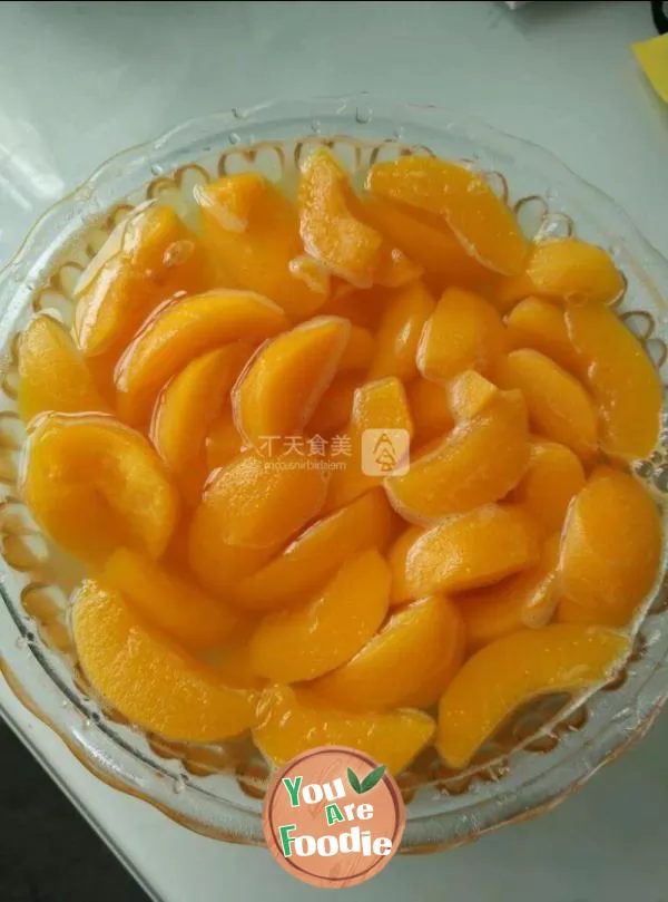 Yellow peach in syrup