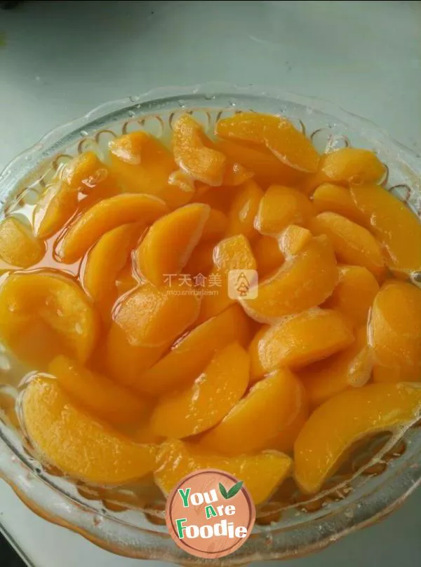 Yellow peach in syrup