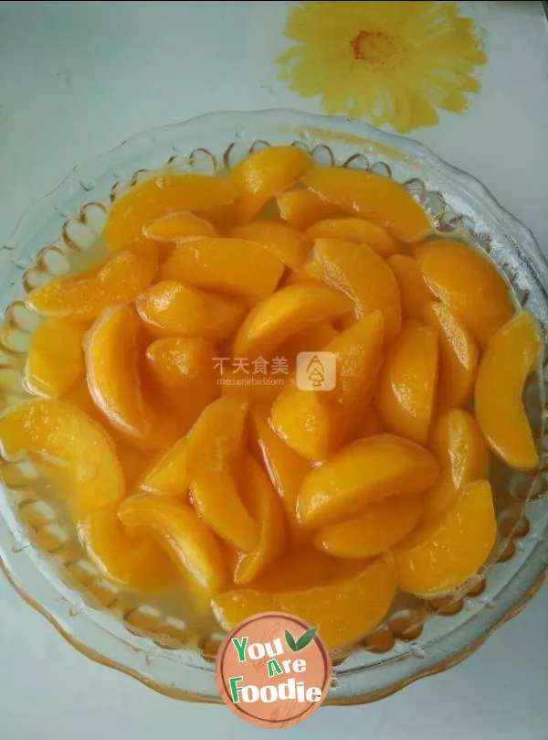 Yellow peach in syrup