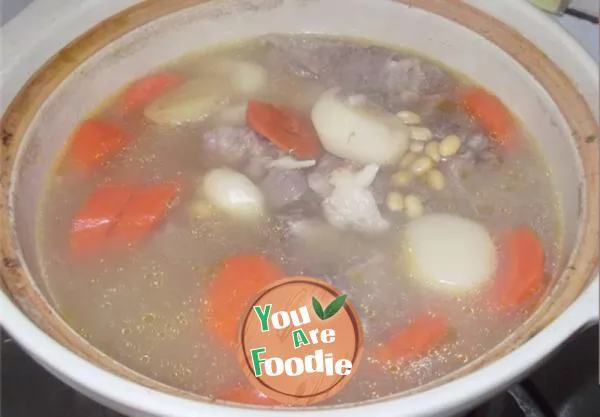 Soybean, carrot, angelica, horseshoe and pig bone soup