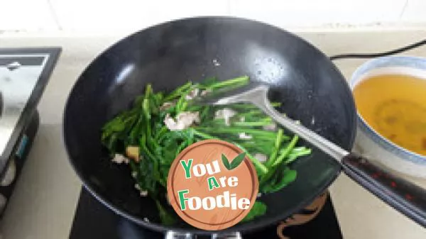 Fried sliced meat with agaric