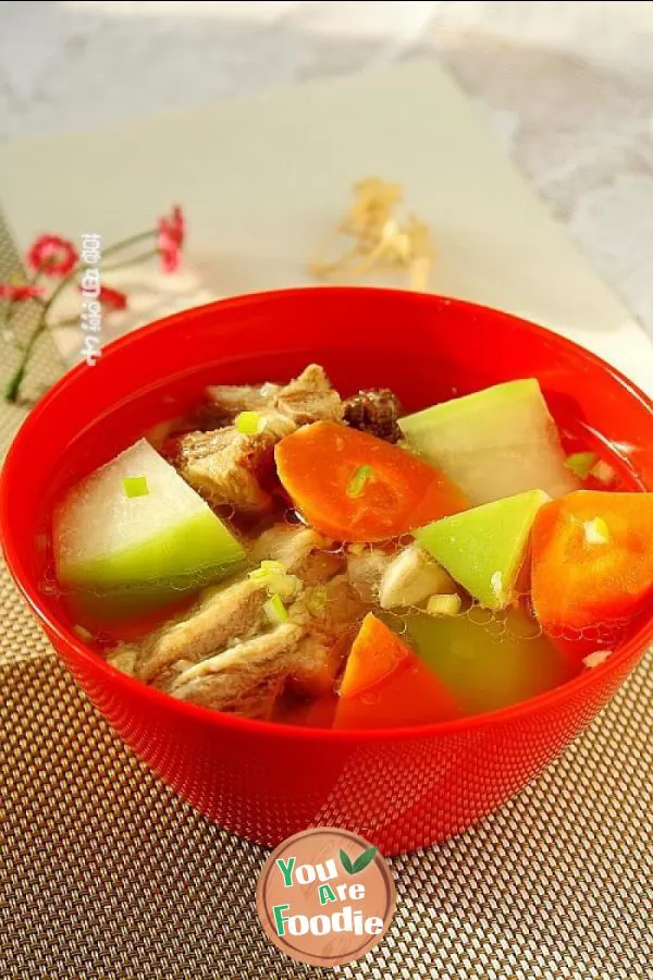 Double color radish and sheep bone soup
