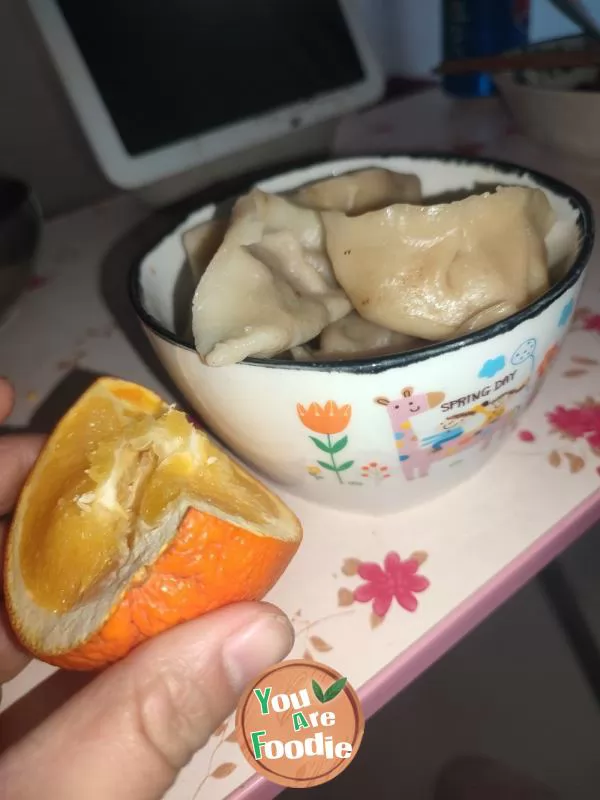 Fried dumplings with orange juice