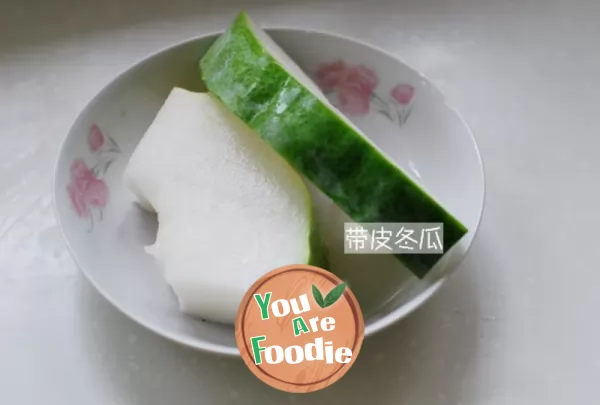 Give the college entrance examination students a cool summer heat relieving and nutritional calcium supplement soup - [white gourd ribs soup with skin]