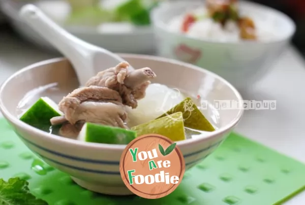 Give the college entrance examination students a cool summer heat relieving and nutritional calcium supplement soup - [white gourd ribs soup with skin]