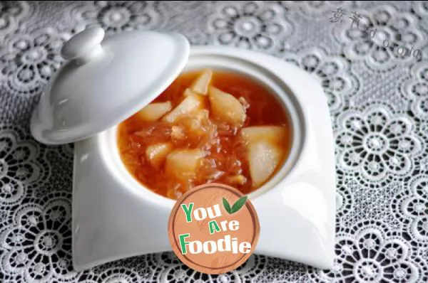 Luohanguo pear tremella soup