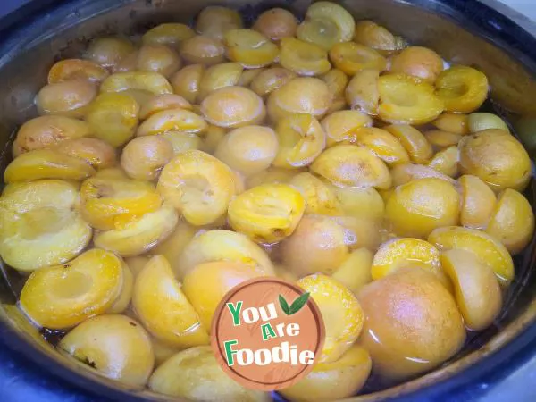 Canned apricots