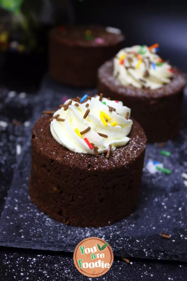 Brownie cake cream cup