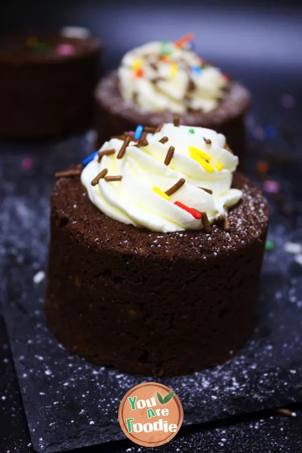 Brownie cake cream cup