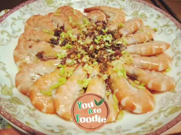 Steamed shrimp with minced garlic