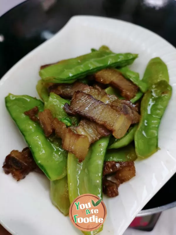 Stir-fried-Pork-with-Holland-Beans