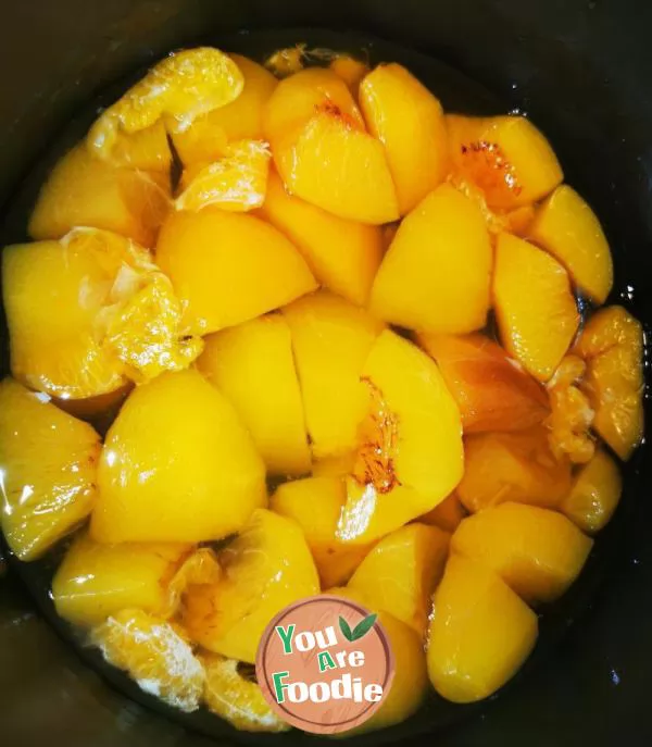 Canned yellow peach