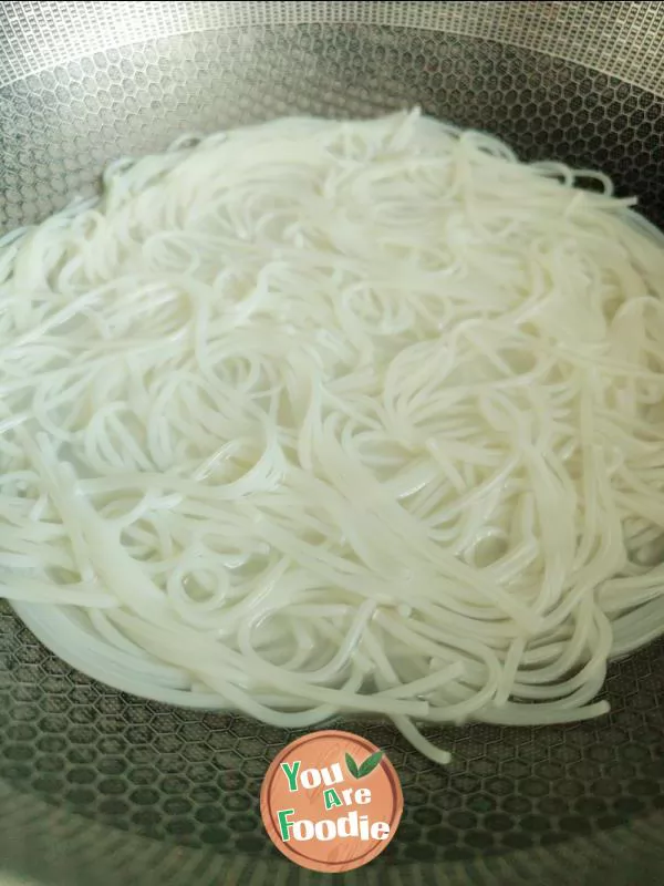 Boiled rice noodles