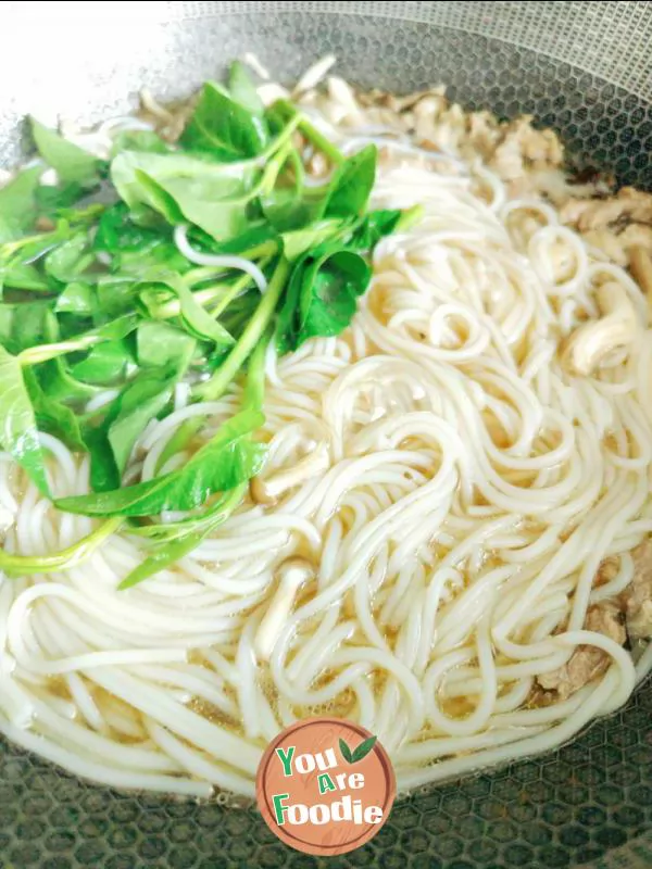 Boiled rice noodles