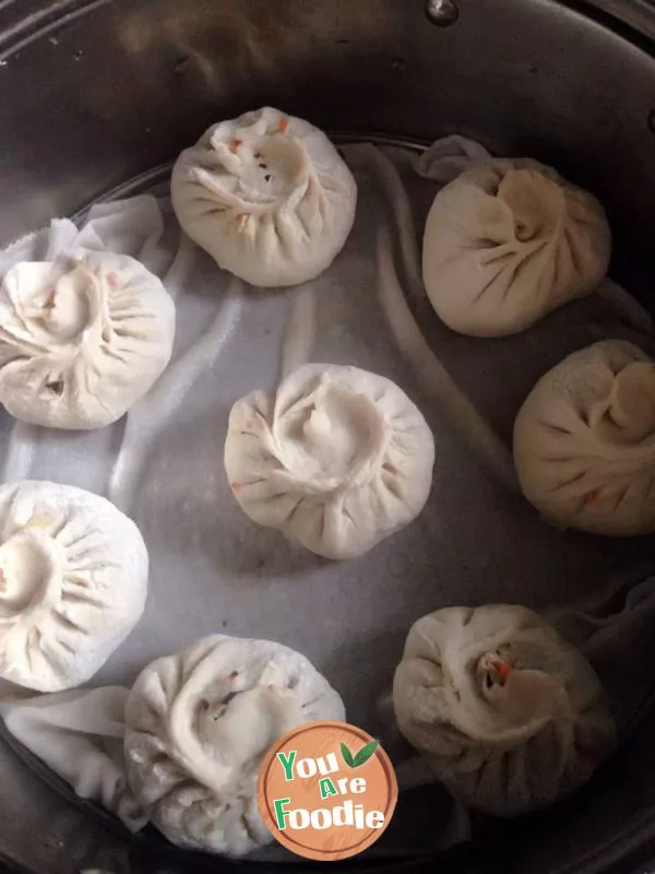 Steamed-stuffed-bun-with-vegetable