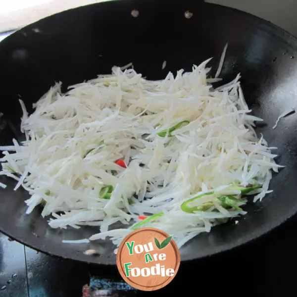 Boiled fish with shredded radish