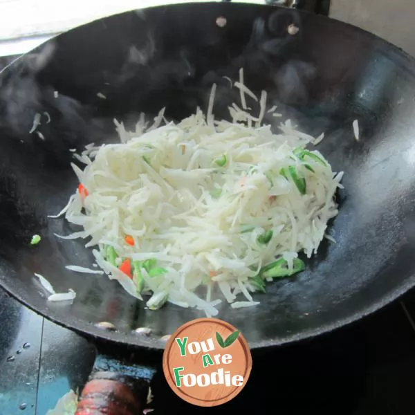 Boiled fish with shredded radish