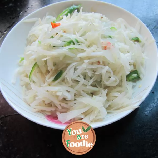 Boiled fish with shredded radish