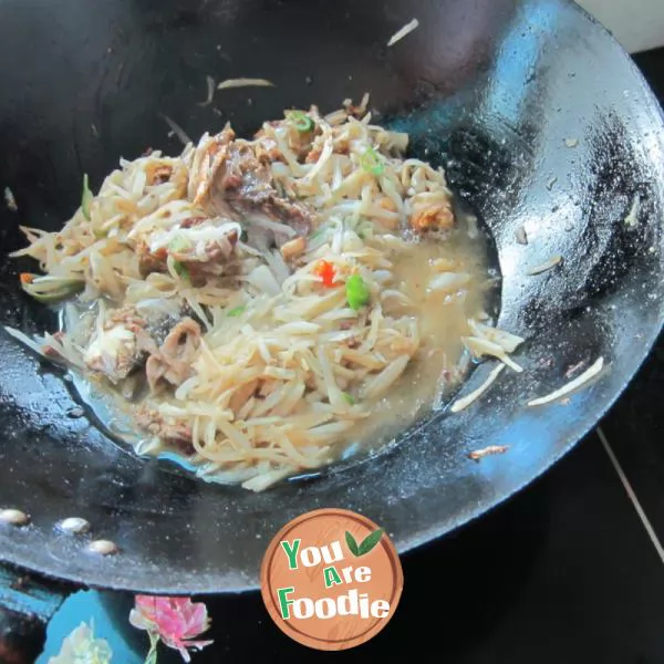 Boiled fish with shredded radish