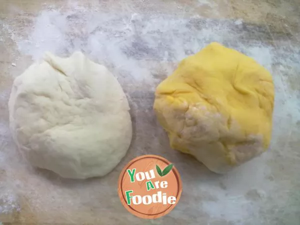 Pumpkin shaped steamed bread