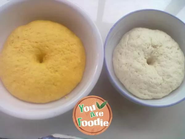 Pumpkin shaped steamed bread