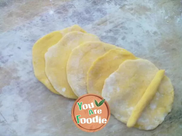 Pumpkin shaped steamed bread