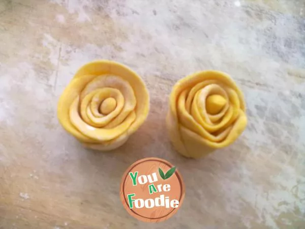 Pumpkin shaped steamed bread