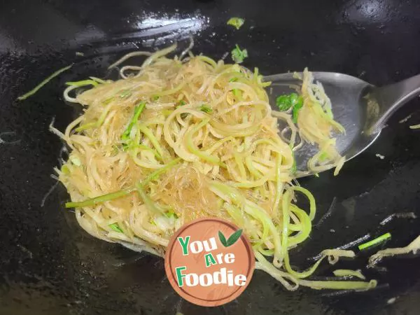 Fried vermicelli with shredded radish