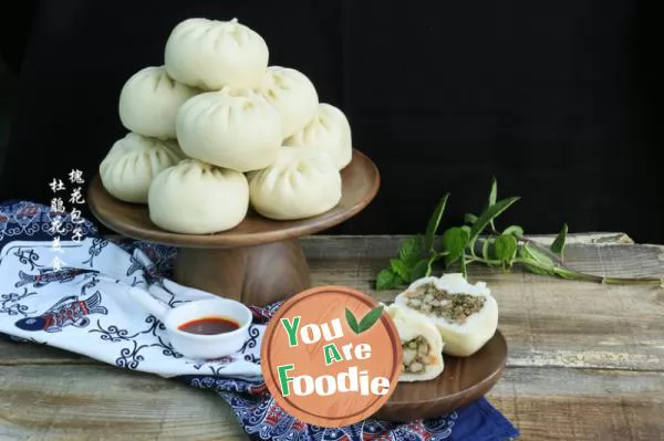 Steamed stuffed bun with locust flower meat