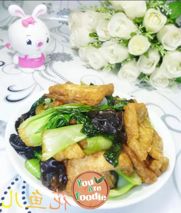 Fried green vegetables with black fungus and big oil