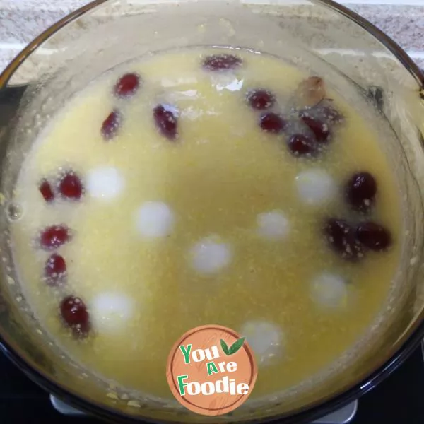 Boiled glutinous rice balls with red dates