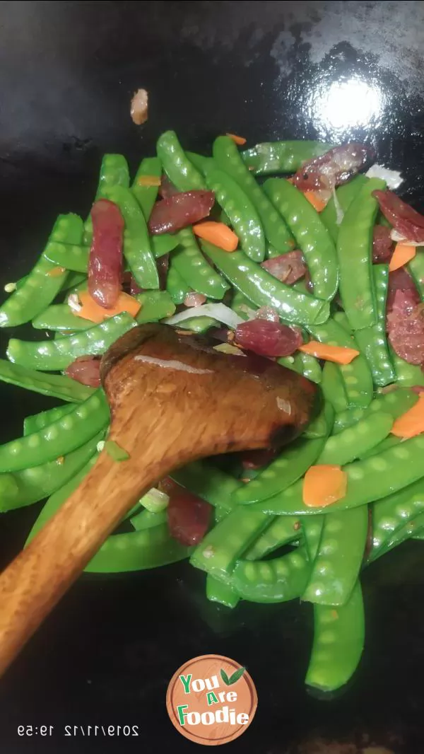 Sauteed snow beans with sausage