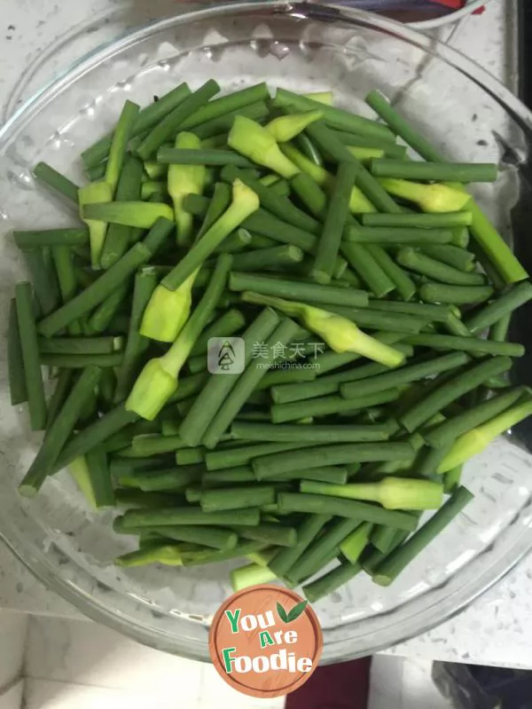 Fried pork with garlic sprouts