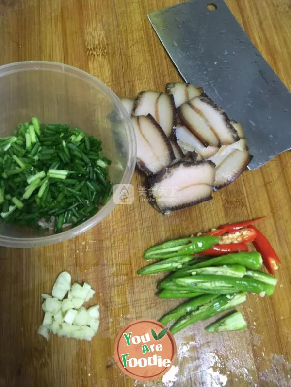 Fried pork with garlic sprouts