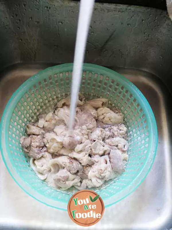 Moistening dryness and Supplementing Qi - Chuanbei almond and pig lung soup