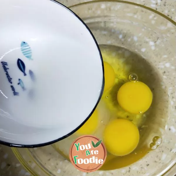 Fried eggs with chives