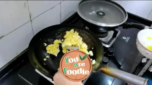 Fried noodles with three shredded eggs