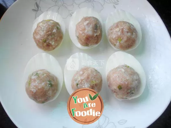 Steamed balls with eggs