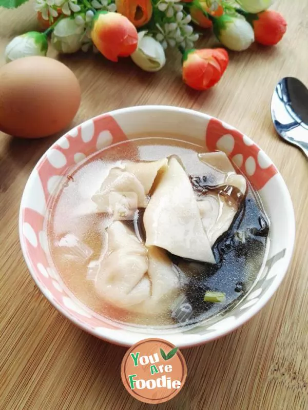 Wonton stuffed with fresh mushrooms and meat