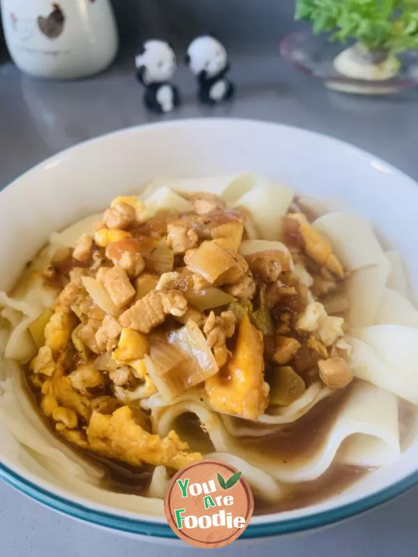 Noodles with diced tomato and pork