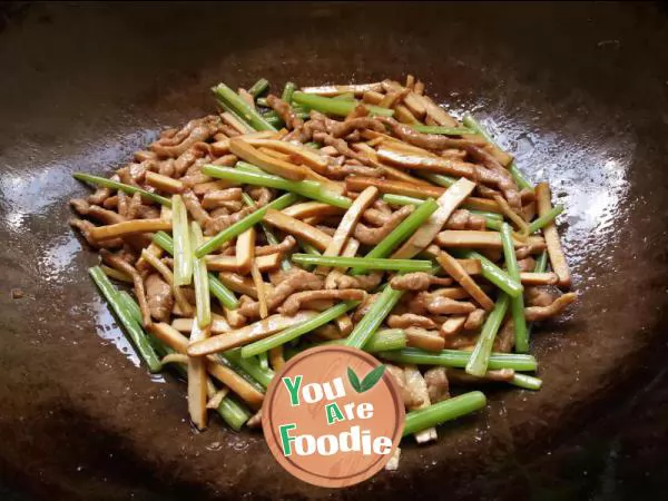 Fried shredded pork with dried celery